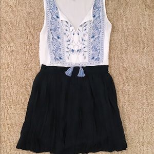 💥 MOVING SALE💥 Forever 21 Black Pleated Skirt